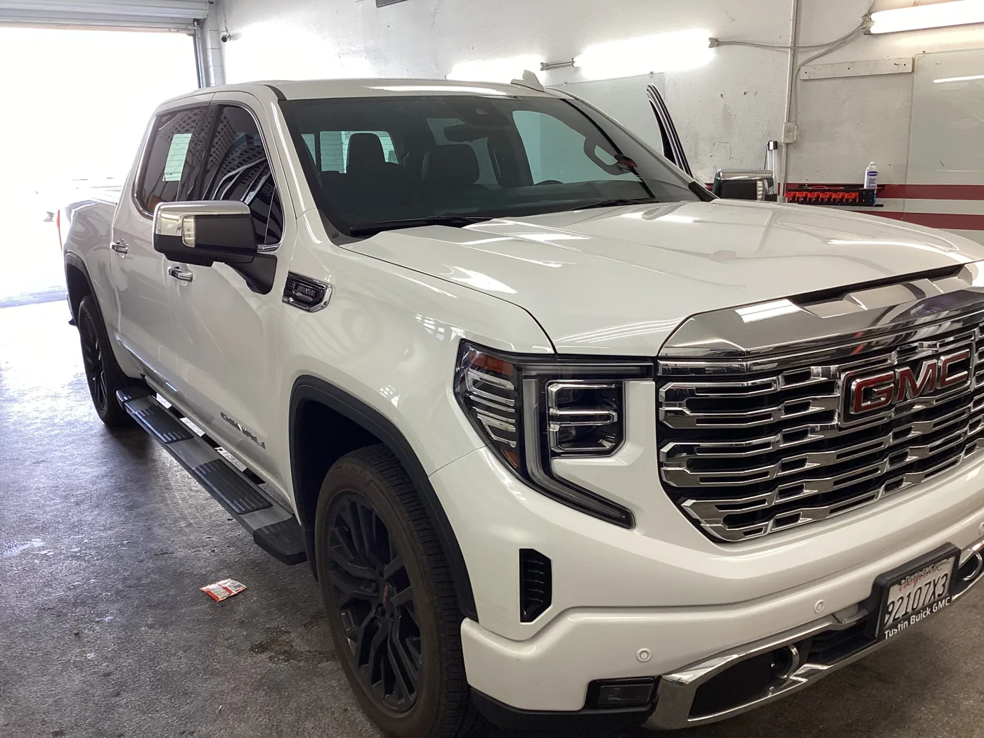 White GMC SUV from Superior’s window tint photo collection in Ontario